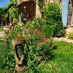 La Main Du Coeur D'hotes De Charme A La Campagne Bed and Breakfast 3*