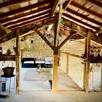 Bed and Breakfast La Main Du Coeur D'hotes De Charme A La Campagne 3*