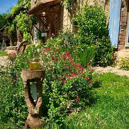 La Main Du Cœur D'hôtes De Charme à La Campagne Bed & Breakfast 3*