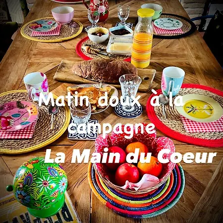 Bed & Breakfast La Main Du Cœur D'hôtes De Charme à La Campagne 3*
