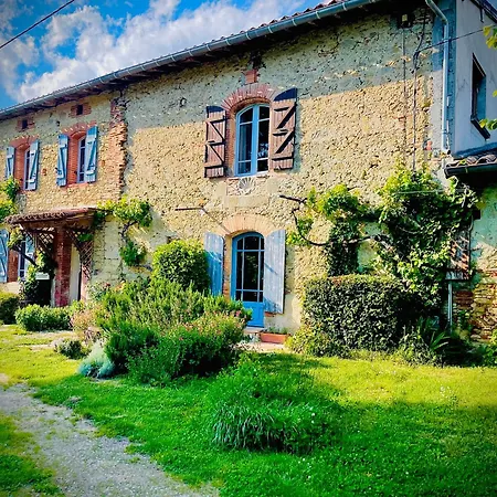 La Main Du Coeur D'hotes De Charme A La Campagne Bed & Breakfast